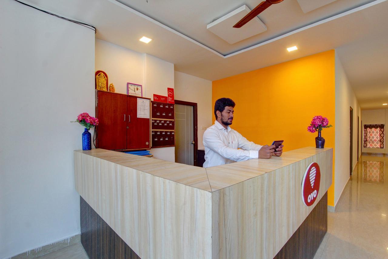 Oyo 11670 Hotel Vishnu Priya Residency Hyderabad Exterior foto