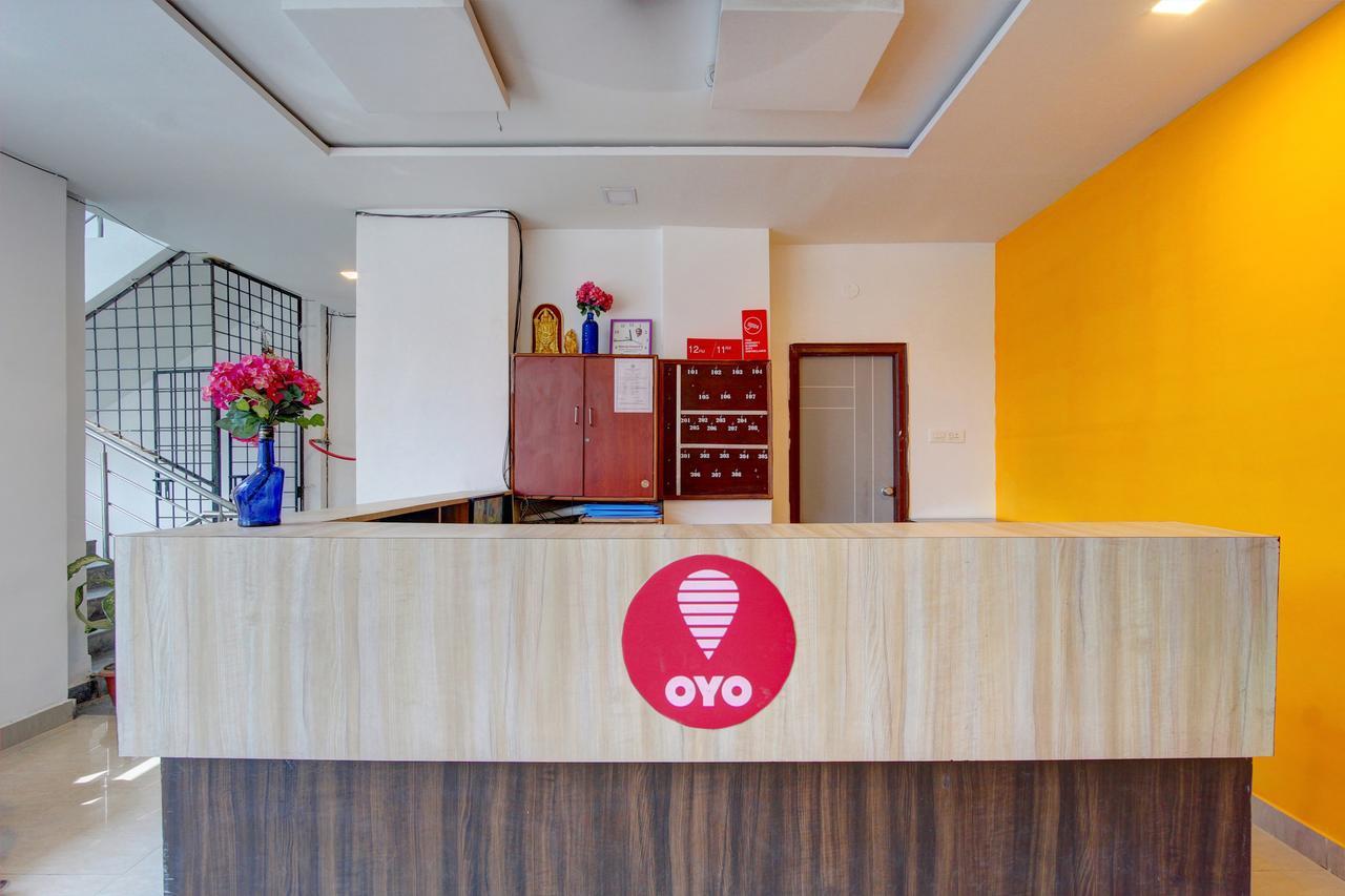 Oyo 11670 Hotel Vishnu Priya Residency Hyderabad Exterior foto